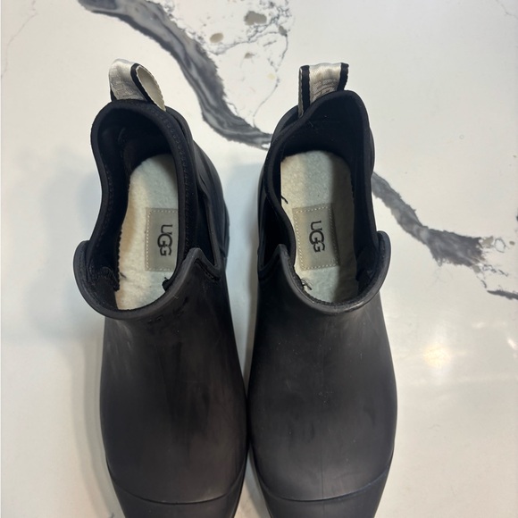 Ugg short rain boots are a stylish and practical footwear design. - Picture 2 of 6